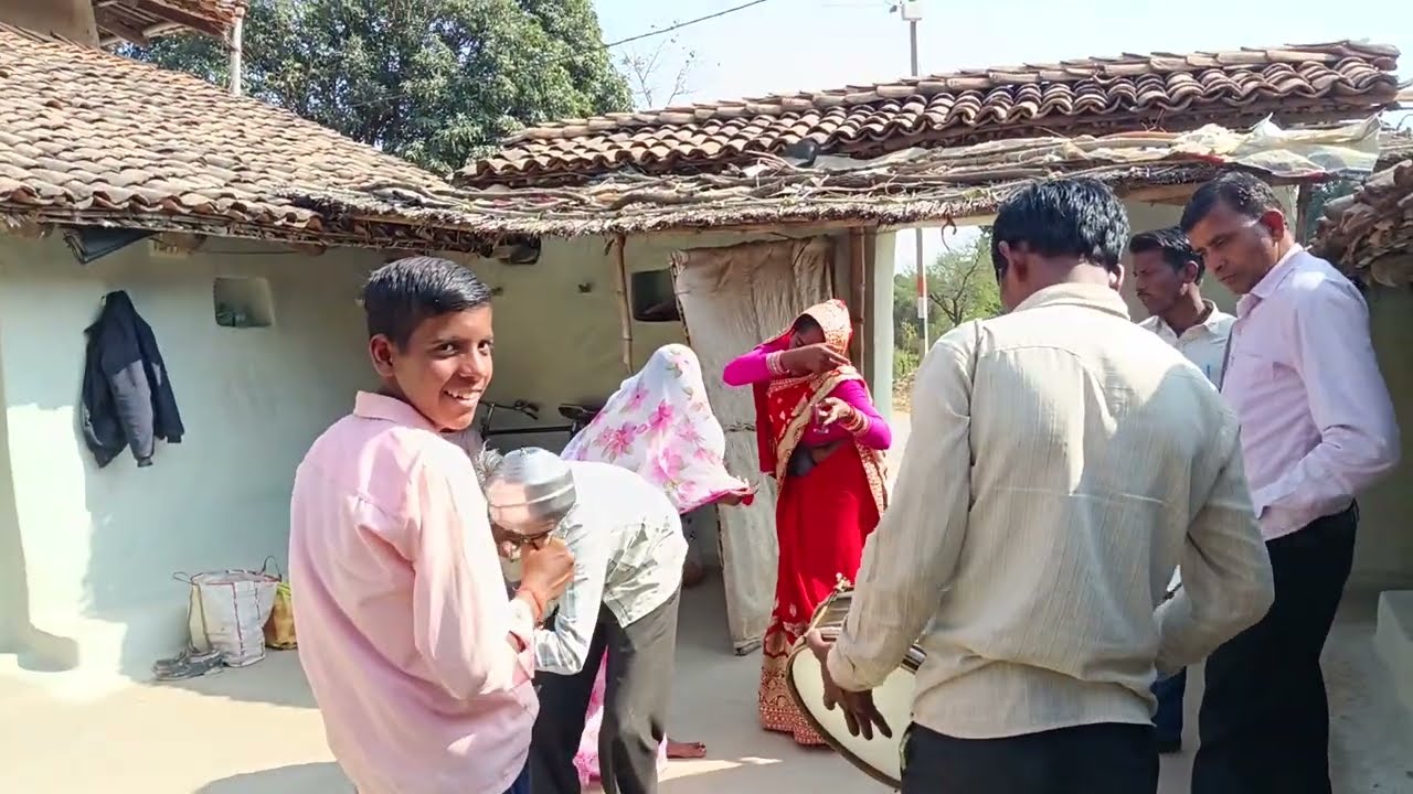 Sidhi MP का देसी जलवा 💃 बैंड बाजा पर पापा-बेटी-साली का बघेली ठुमका | Deshi 444