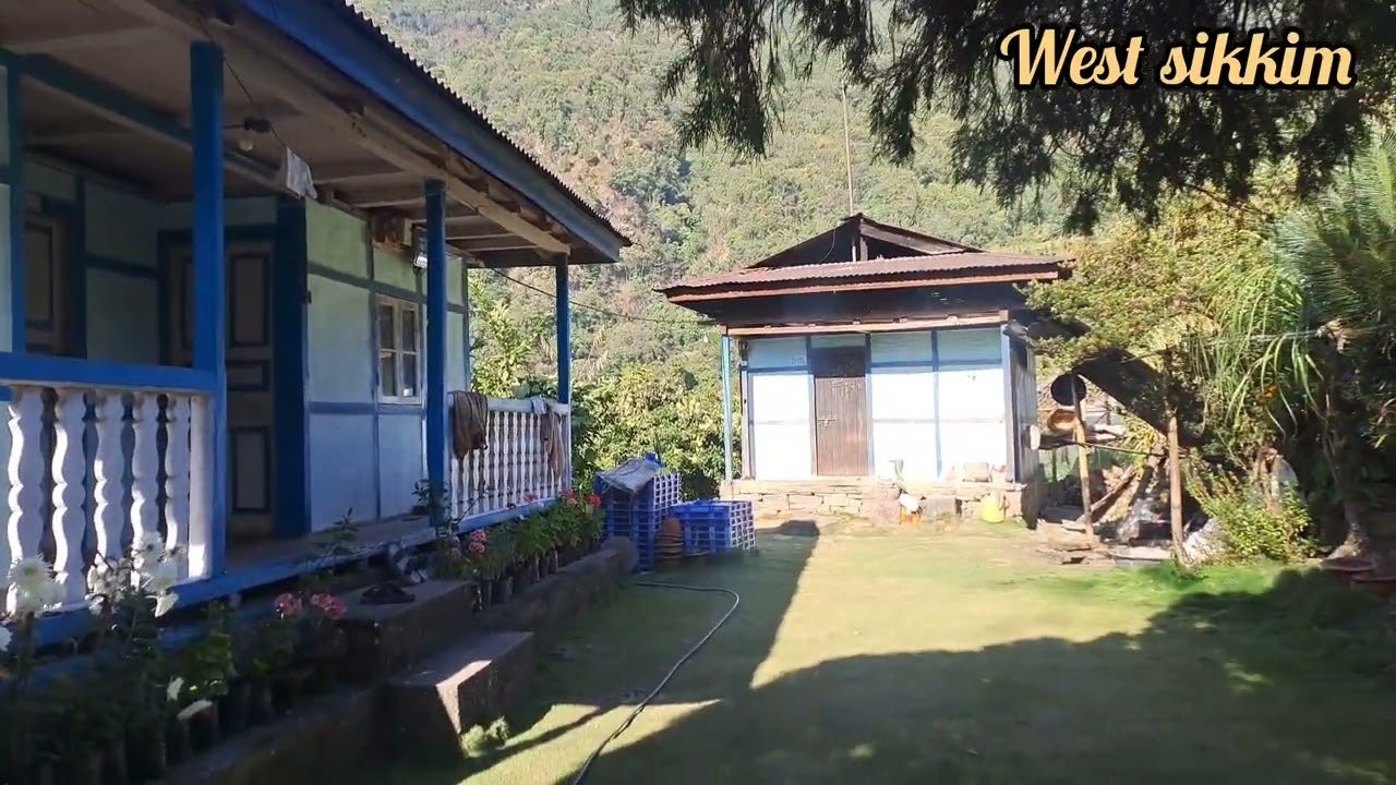 म सानोमा स्कुल जाँदा हिड़ेको बाटो.... 