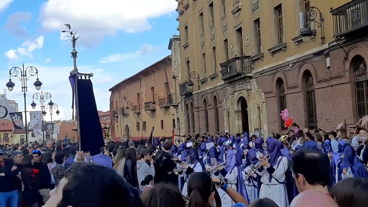 Banda de Jesús de Divino Obrero en la procesión del Cristo del Gran Poder Semana Santa León 2025 (2)