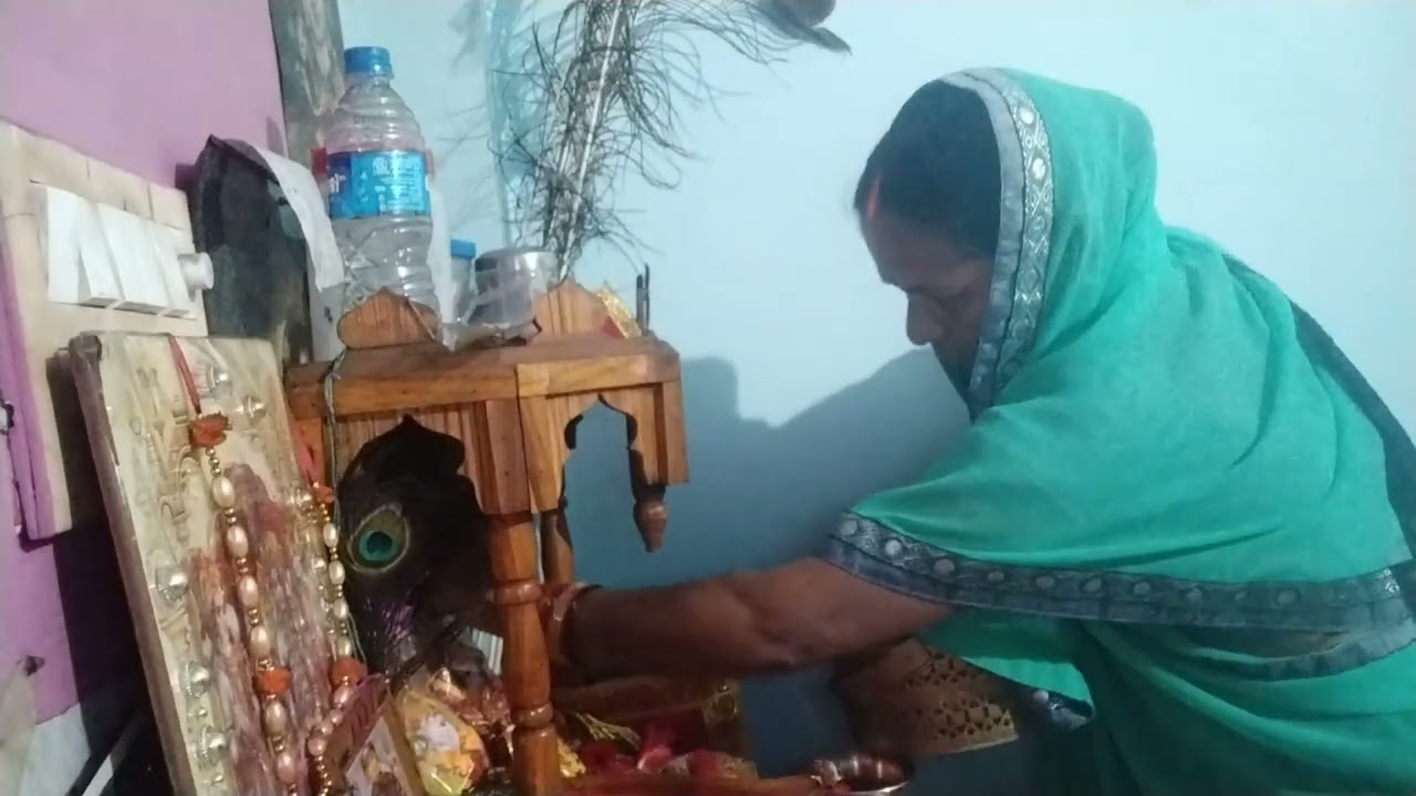 सुबह की पूजा होचुकी है