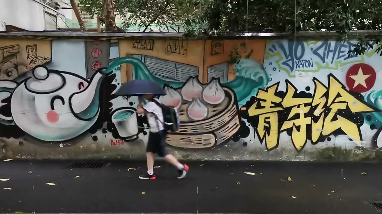 Guangzhou Citywalk: A Sudden Rain Reveals 2,000 Years of Layers | June 2022