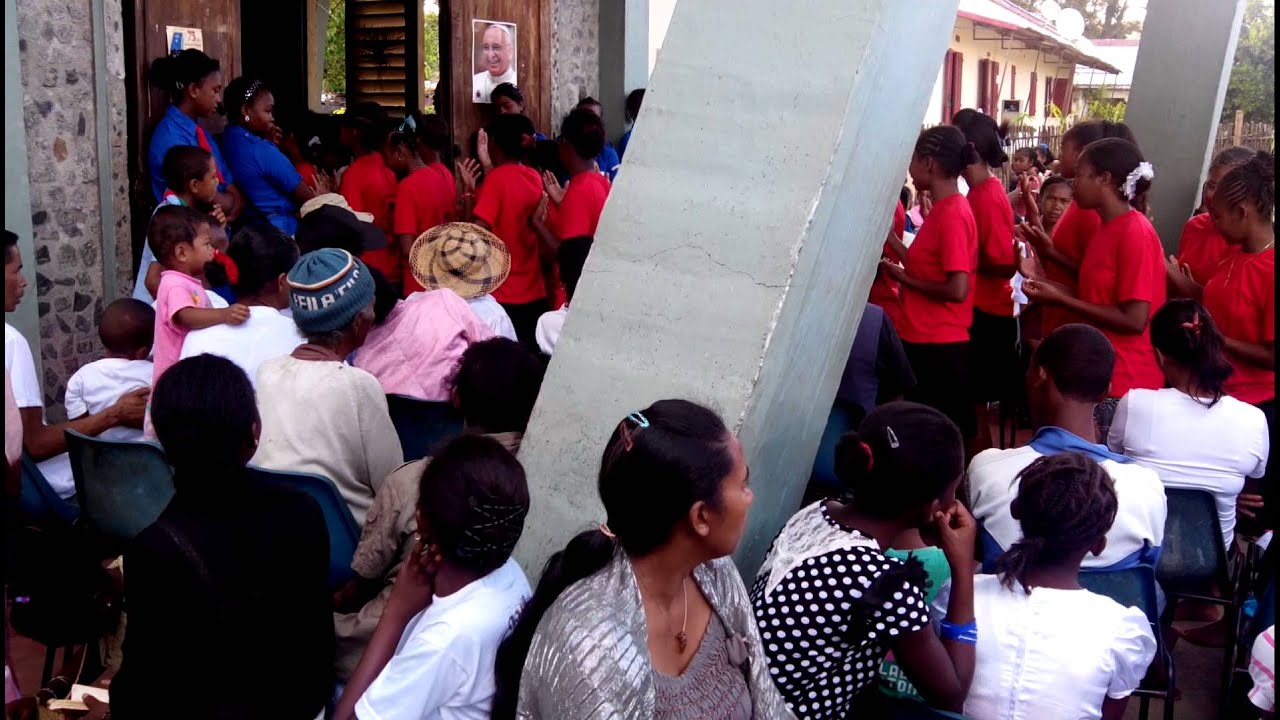 La procession des offrandes - Madagascar - Eglise de Brickaville