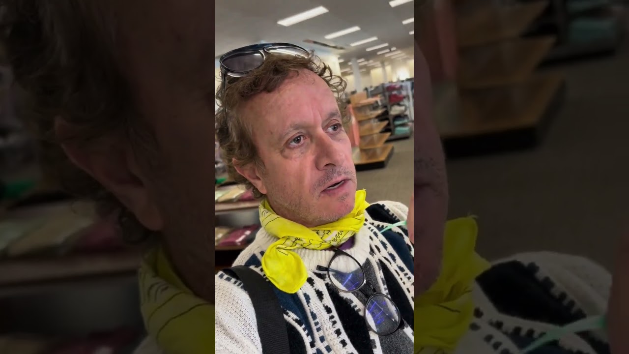 Почему эти два укурка не захотели со мной сфотографироваться, братан? Это не круто!