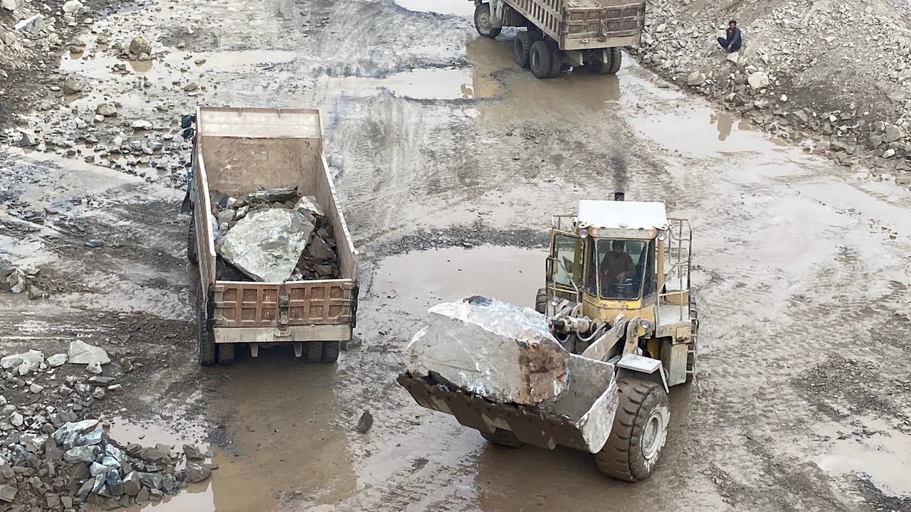 Caterpillar 966E Loading Giant Stone into Dump Truck | Extreme Heavy Equipment Power 💪🚜