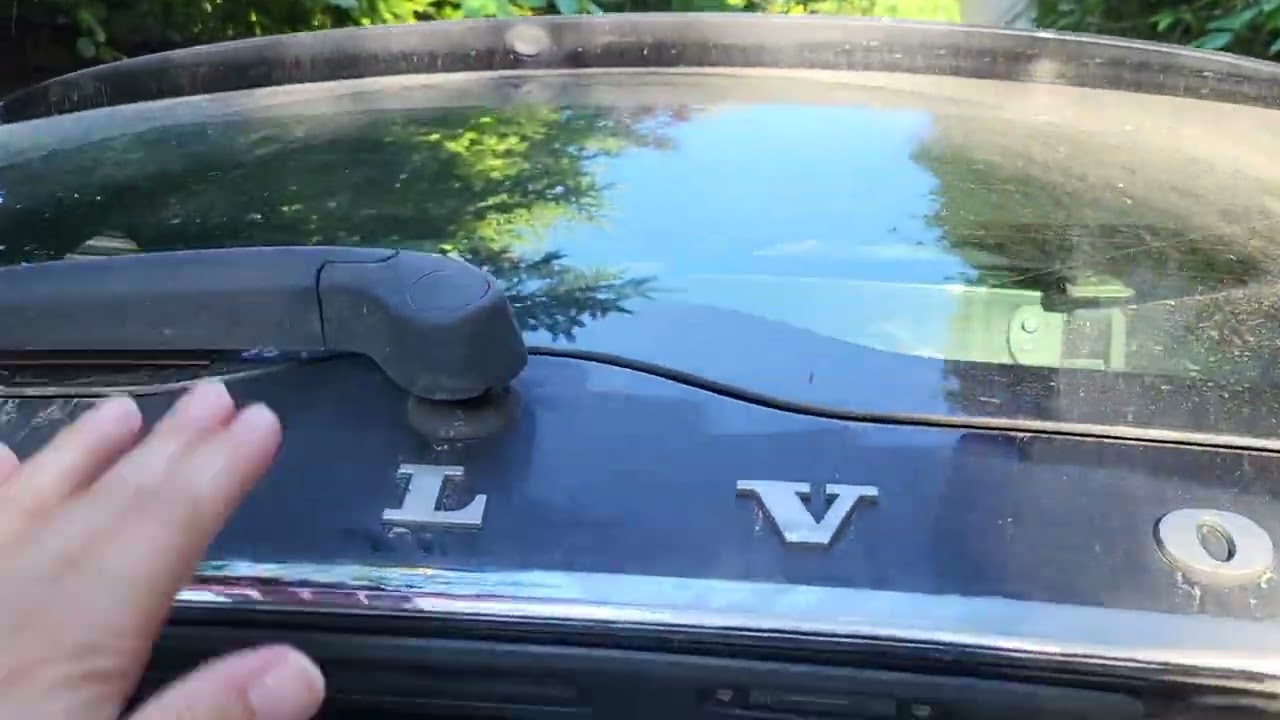 Awaryjne otwieranie klapy bagażnika od środka - Volvo V70 III (2016)