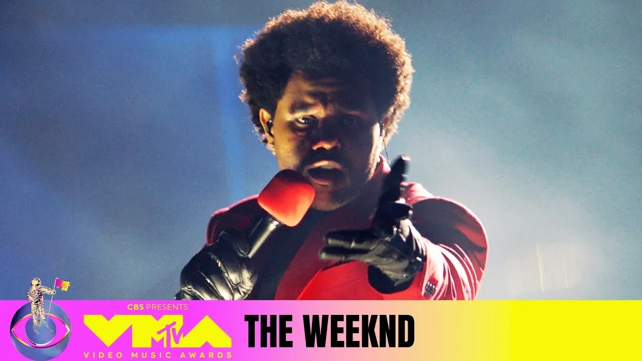 The Weeknd Performs &ldquo;Blinding Lights