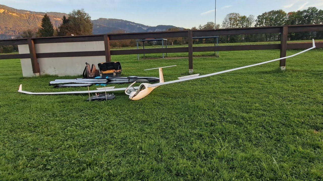 RC Discus 2c mit 4,5 Metern Spannweite von Topmodel CZ. Mit Flitschenstart.