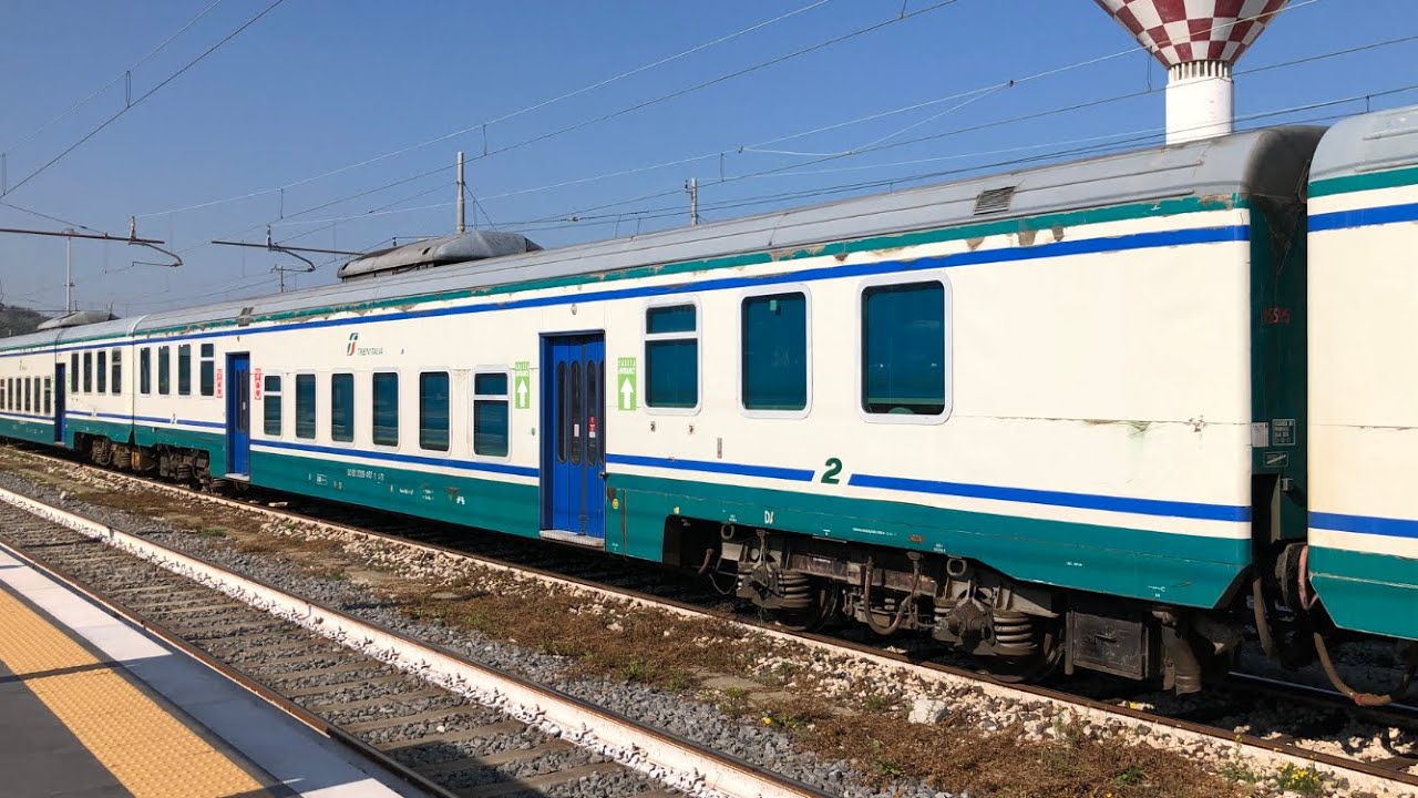 DEMOLIZIONI NO-STOP: CARROZZE PIANO RIBASSATO...