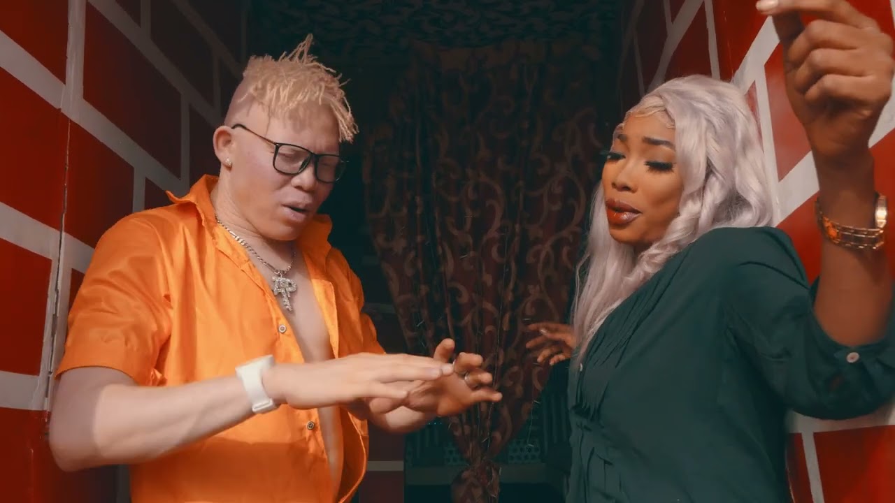 FOULE LA CAPRICIEUSE feat OUMAR LE BLANC_M'MA GENRE_ clip officiel