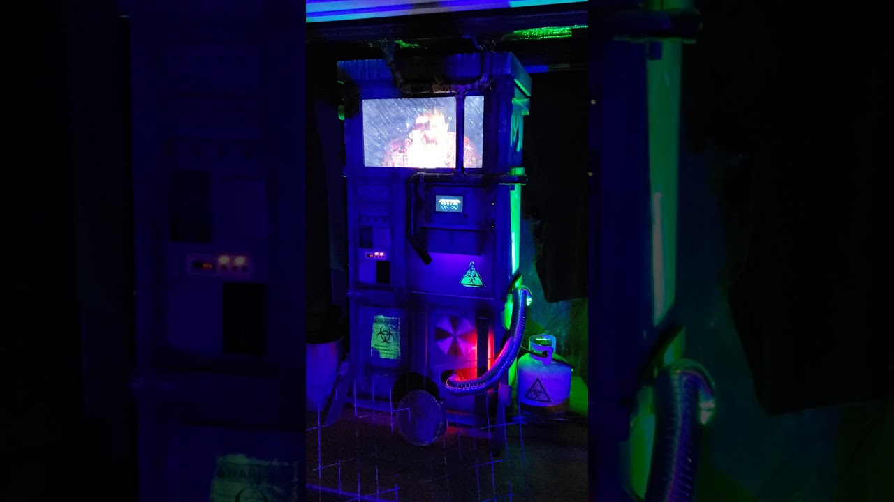 Saito Halloween Display 2020 - Zombie Containment Unit