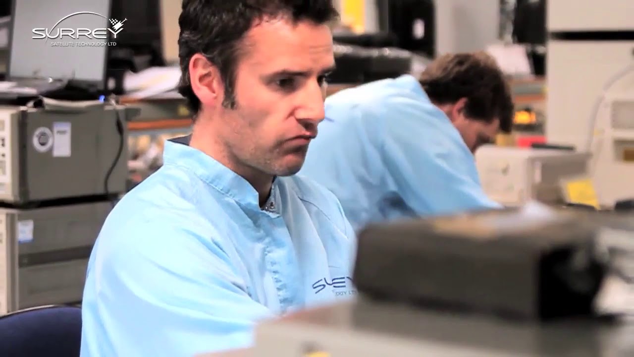 Spacecraft Production at SSTL with WMอาคารเคปเลอร์การประกอบของเซอร์เรย์