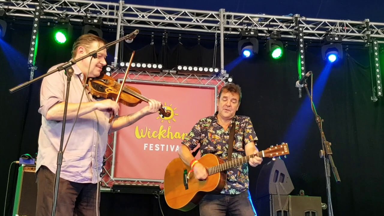 Phil Odgers & Bobby Valentino: The Wickham Song | Wickham Festival 2018