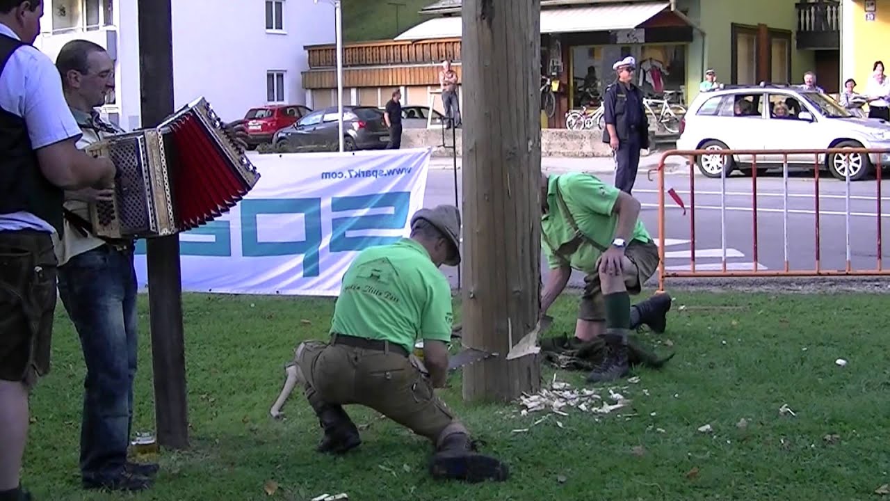 Der Maibaum fällt in Gußwerk bei Mariazell