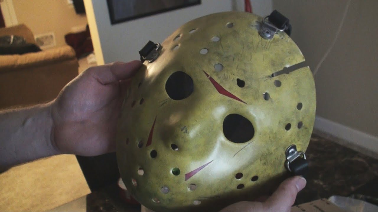 Распаковка костюма Джейсона Вурхиза «Пятница, часть 8»