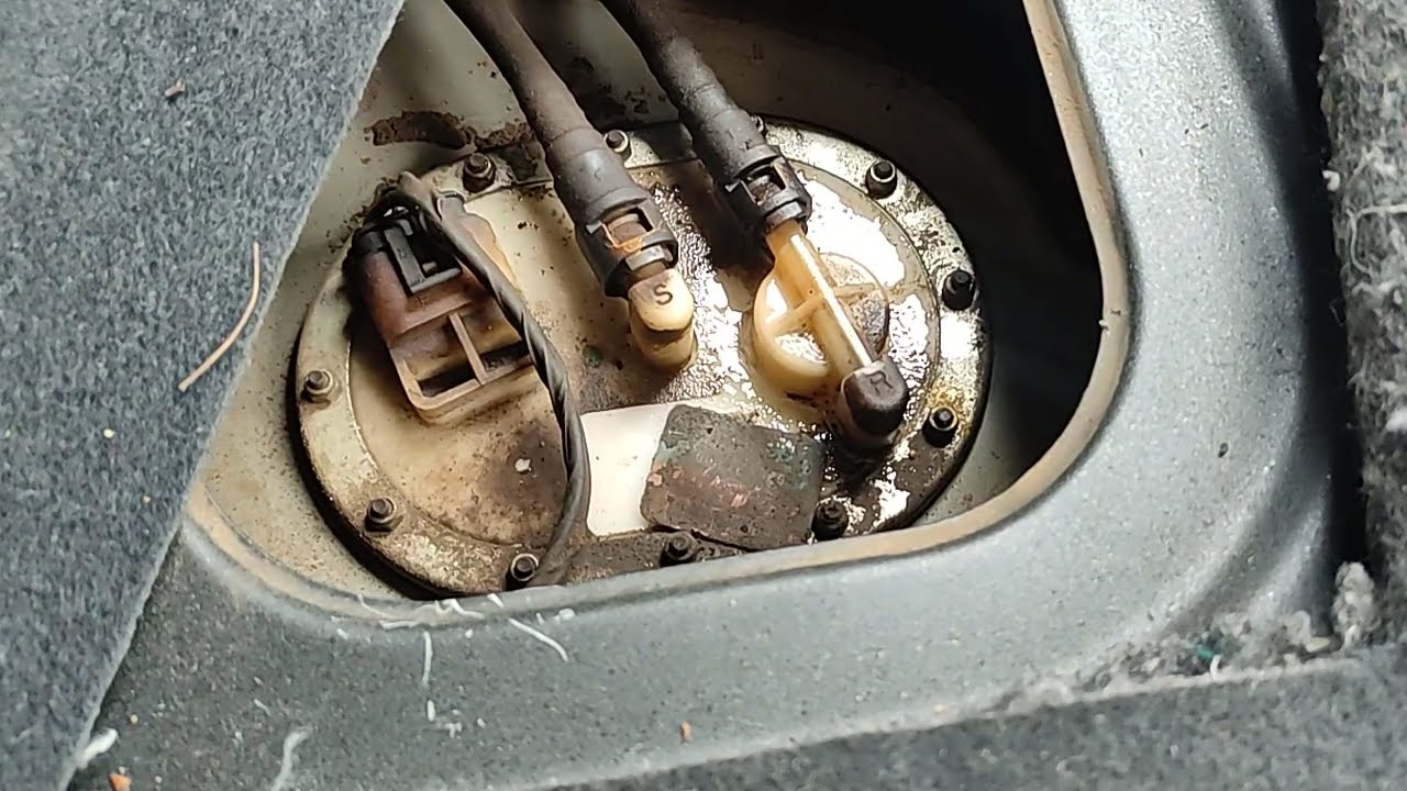 cheiro de gasolina ou &aacute;lcool dentro do carro , saiba da onde vem este cheiro