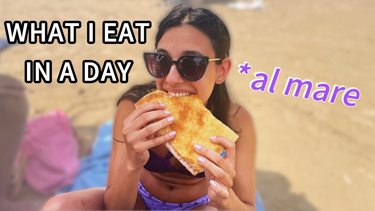 COSA MANGIO IN UN GIORNO AL MARE IN VACANZA / tina official channel