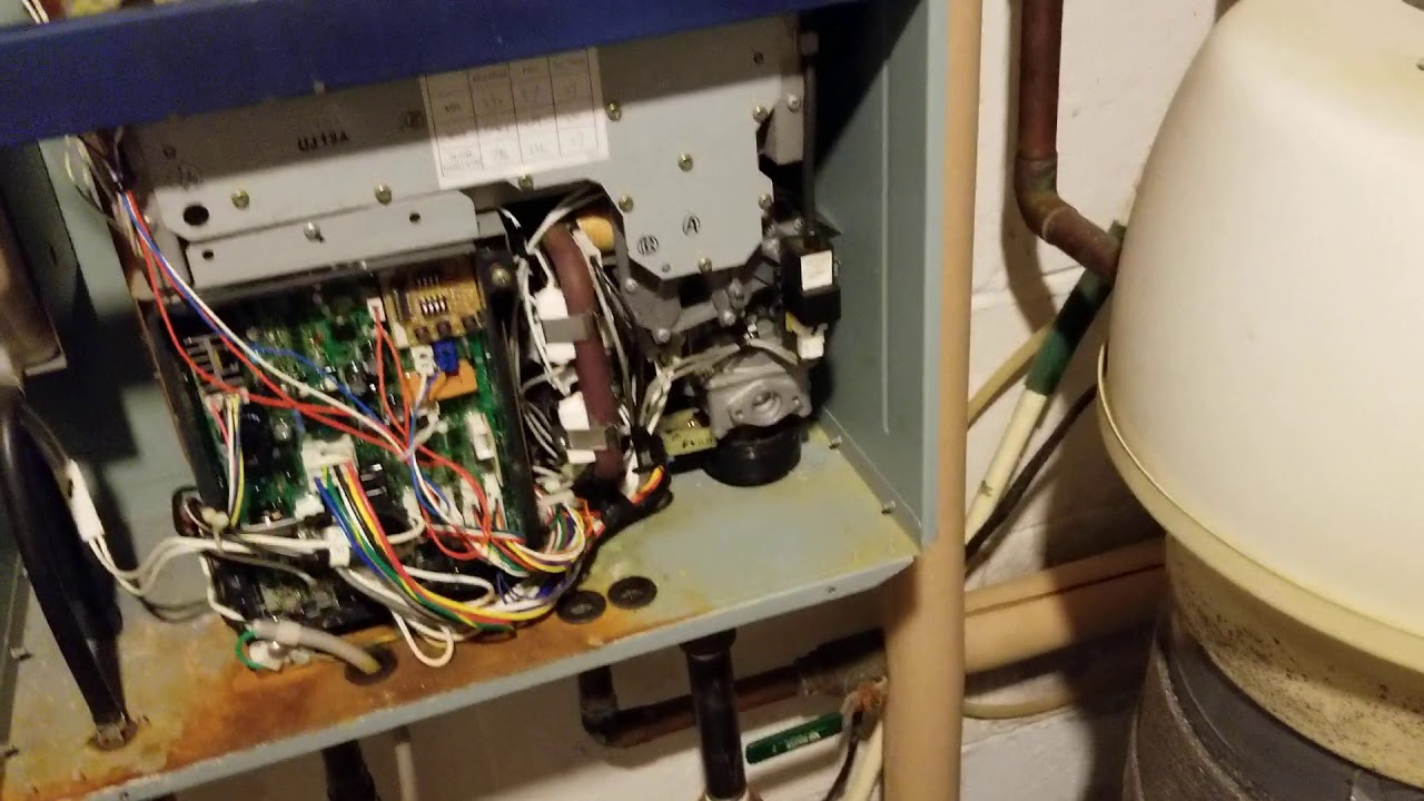 Утечка из выпускного отверстия водонагревателя Rheem Richmond. Устраните её самостоятельно за нес...
