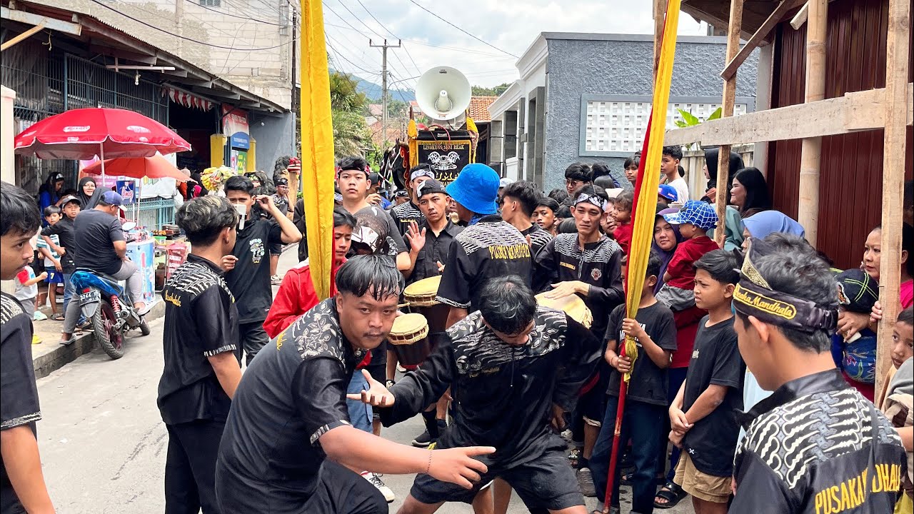 AWAL KEBERANGKTAN IRING IRINGAN SENI REAK PUMA FEAT MEKAR BUDAYA LIVE CIBIRU SADANG