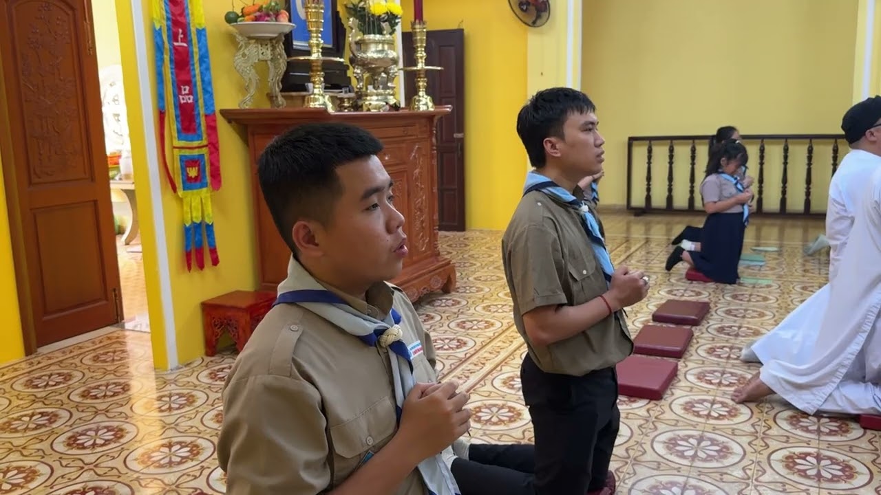 Khoá sinh Trung Châu 1 dâng lễ Ngọ tại Thánh Thất Trung Hiền 