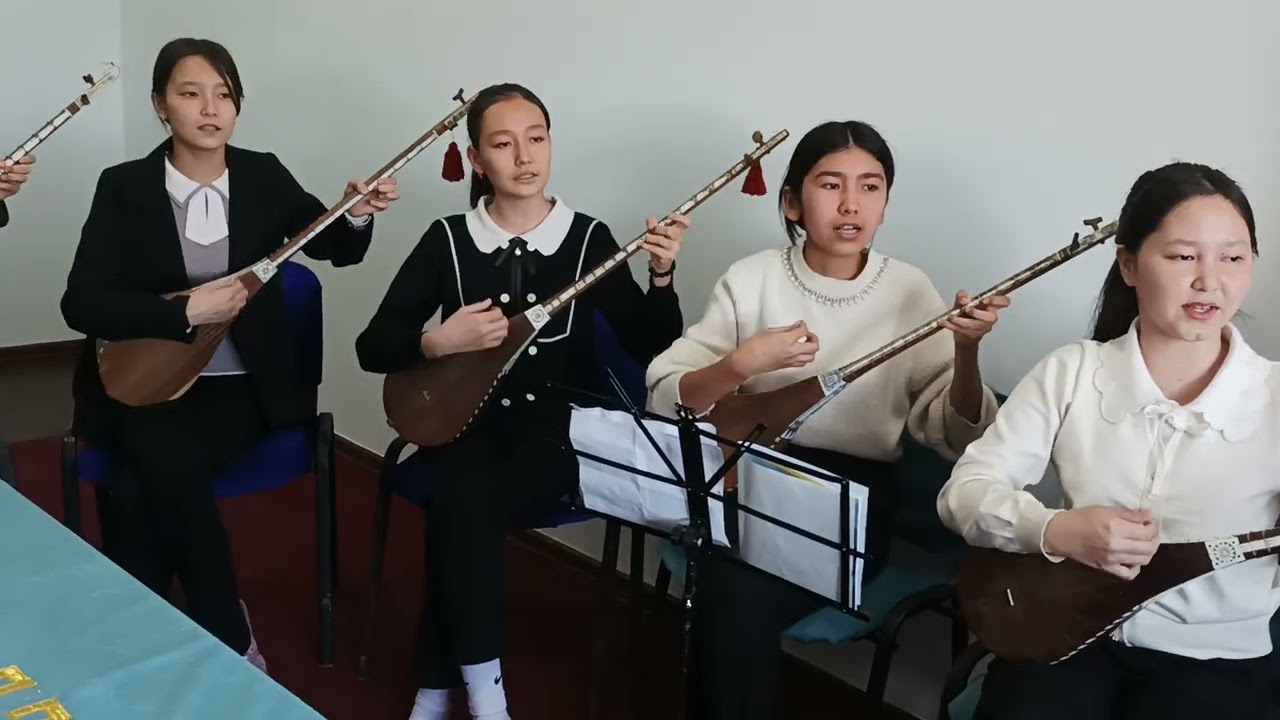 19-санлы БМКОМ Хурлиман ансамбль оқыушылары А.Абдиреймов.