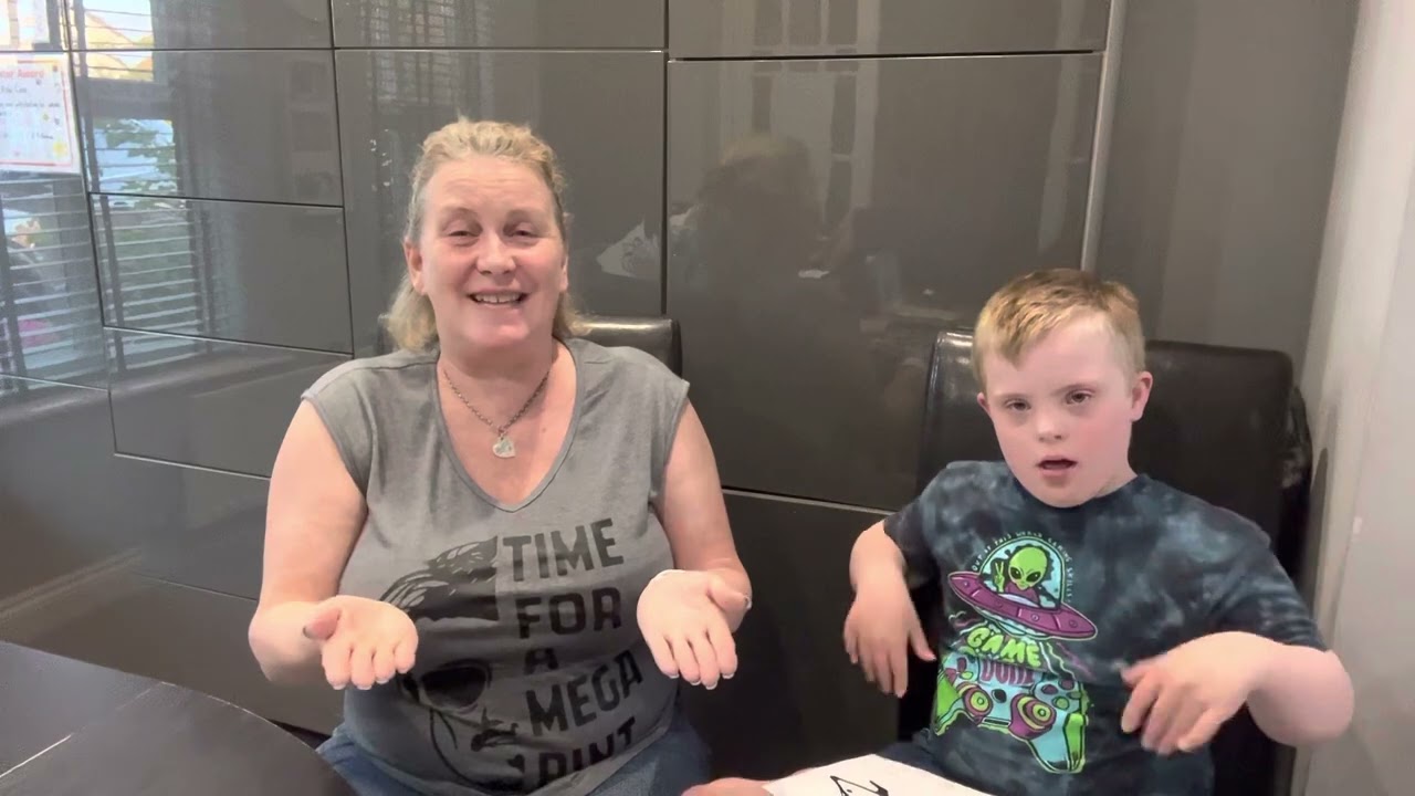 Makaton for ‘HEDGEHOG’ 🦔