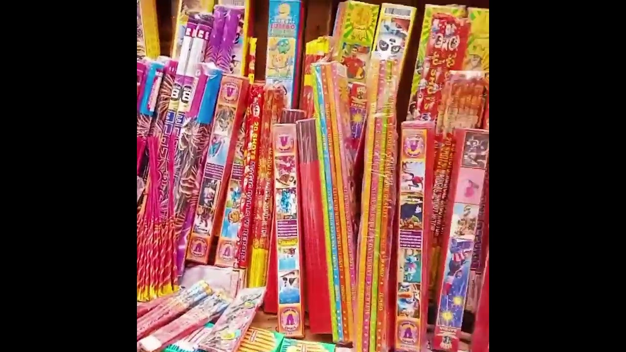 SUASANA MENJELANG LEBARAN DI PASAR POE SENGGOLAN 