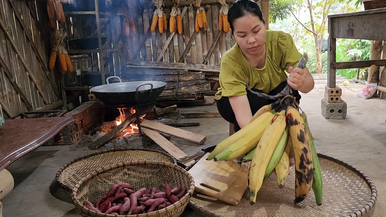 Traditional Persimmon Ripening in Clay Jars - Simple Countryside Lunch – Bich Thi Family .