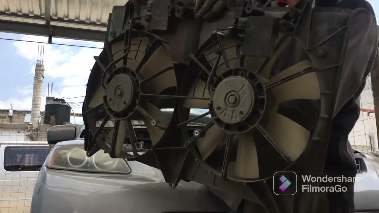 Mazda CX7 no se apaga el ventilador,   el indicador marca temperatura normal