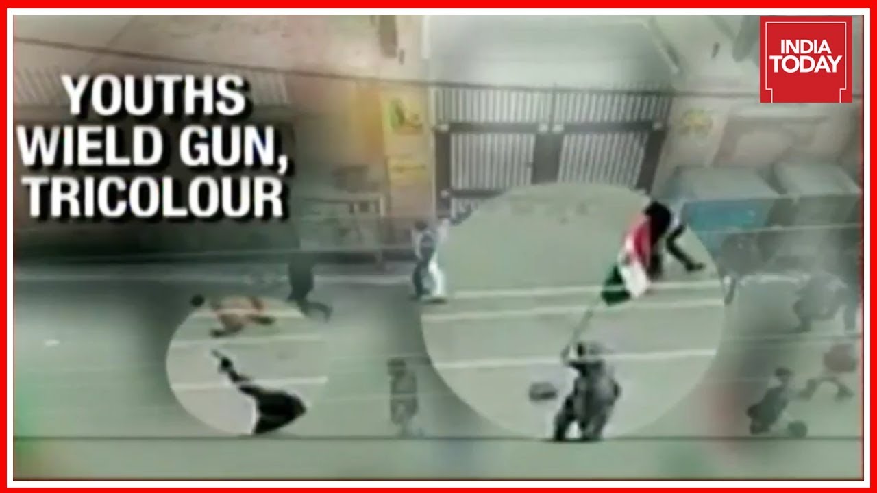 Latest Kasganj VIDEO: First Scuffle Before Clashes Break Out