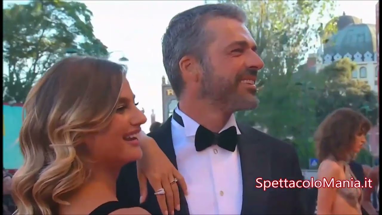 Venezia 79: il red carpet di Luca Argentero e Cristina Marino