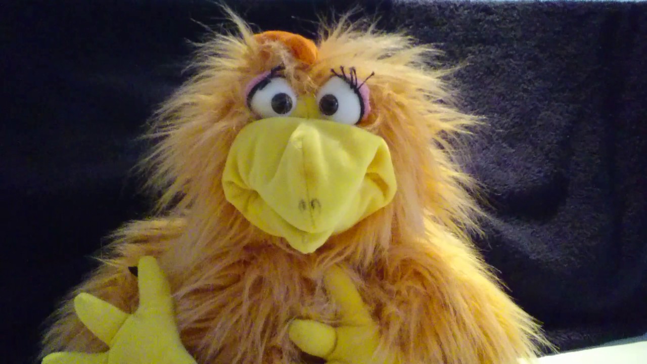 3 Elwira erzählt von ihrem Job (Living Puppet W141 Herta die Henne)