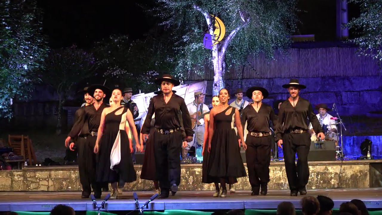 Uruguayan folk dance: Sta. Marta, Pericón, Gato, Chamamé, Huella, Malambo, Firmeza & El mundo entero