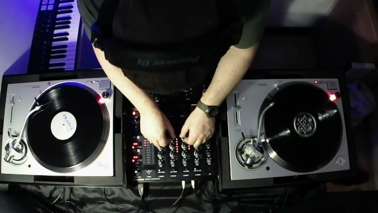 Technics sl 1200 mk7 - Come mixare col vinile (how to mix with vinyl)