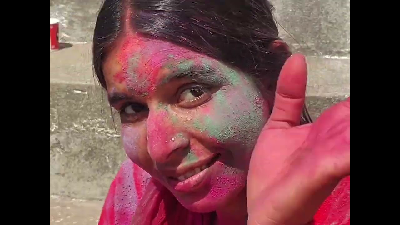 सभी लोगों को होली की हार्दिक शुभकामनाएं सारे गांव वालों ने मनाई होली एक साथ बहुत मजा आगया आज 💗❣️