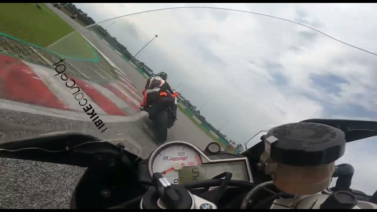 SAS Trackday BMW S1000RR- Bridgestone V02 track tyre review + vesrah brakepad for track use.