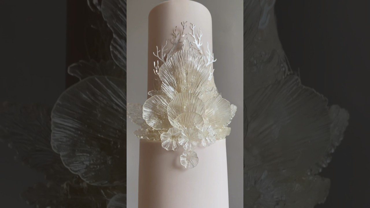 Isomalt cake crown ‼️remove isomalt decoration before serving. Not recommended for children’s cakes.
