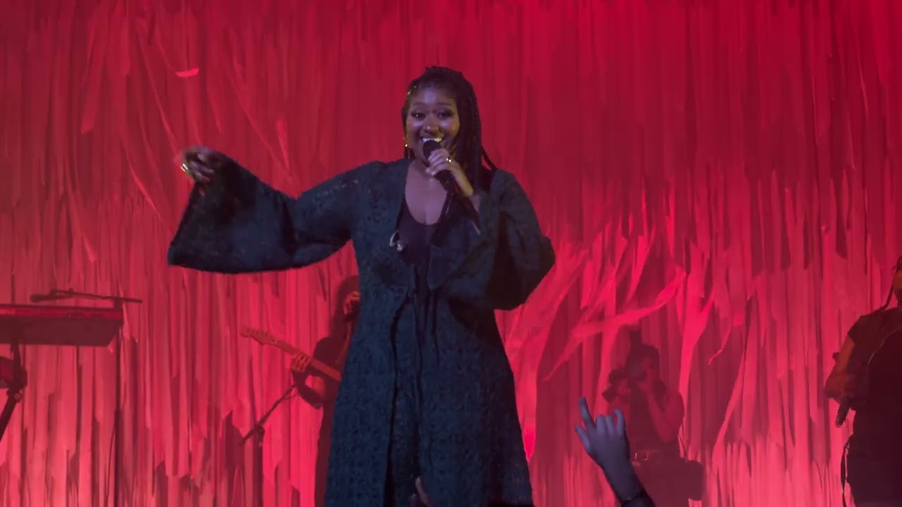 Jazmine Sullivan - Let It Burn (Live in Paris 11/07/2024)