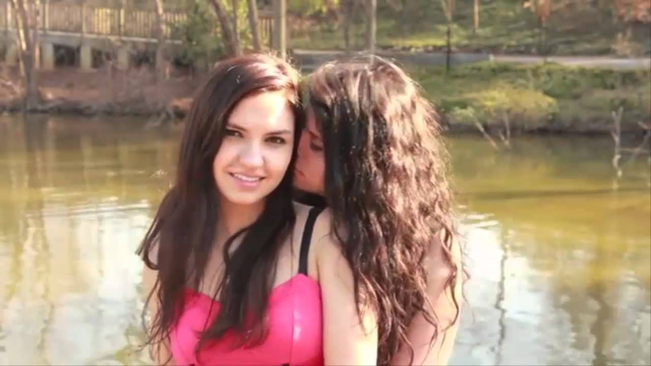 Bria and Chrissy ♥「When I look at you」