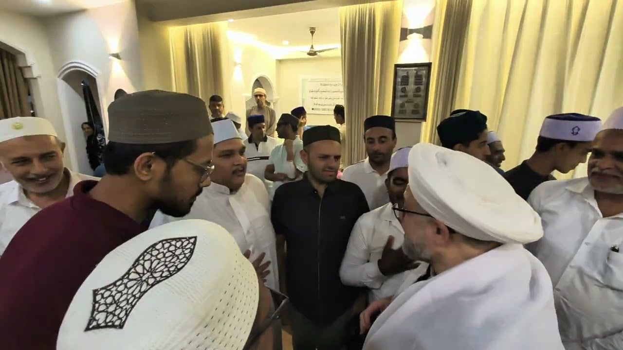 Shaykh Afeefuddin Al-Jailani  leaves the residence of Seyed Naqeeb Mowlana