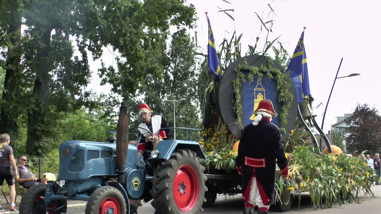 Besklok Plechelmuskerk Oldenzaal 12 11 2021 intocht