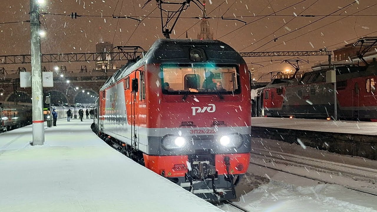 Отправление ЭП2К-222 с пассажирским поездом №306М сообщением Москва-Сухум
