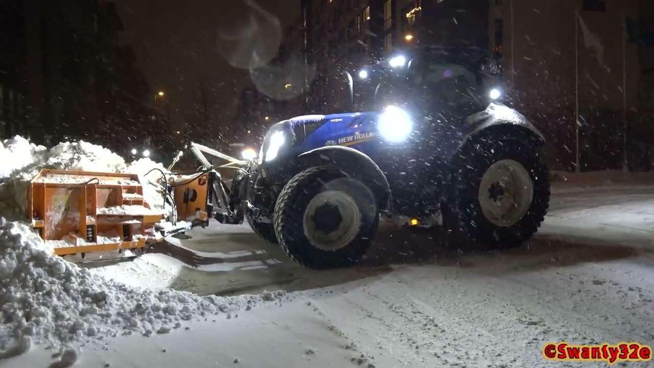 4K| New Holland T7.225 Plowing Snow