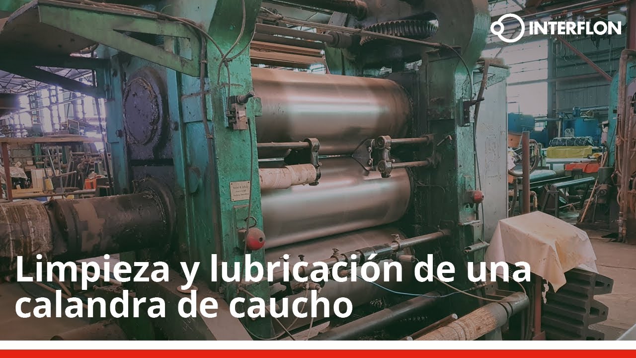 Limpieza y lubricación de una calandra de caucho