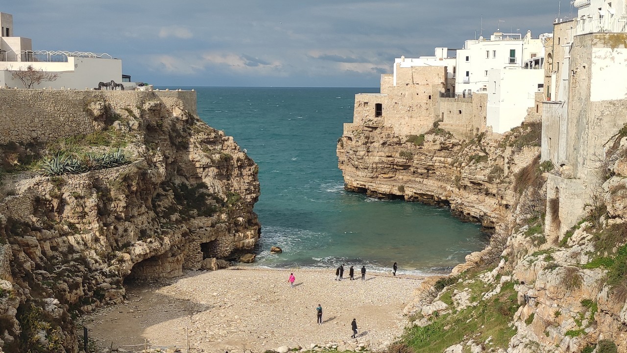 David & Roby nel Mondo - Polignano a Mare (BA ). (26 Febbraio 2022).  (4K).