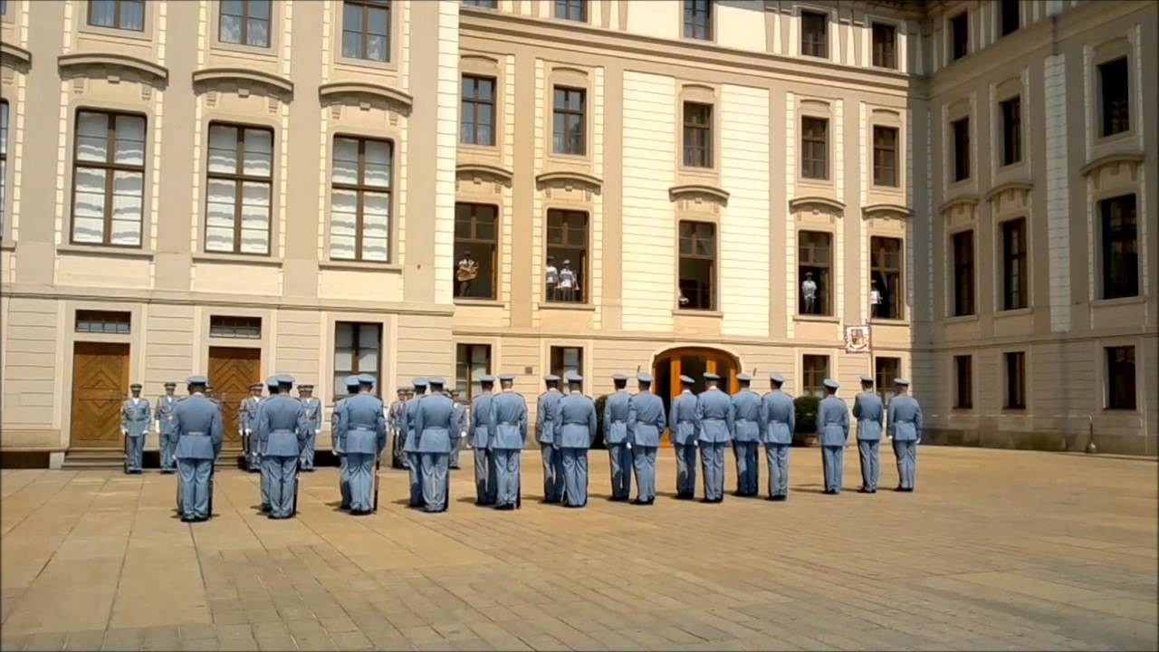 Őrségváltás a prágai várban / Wachablösung im Prager Burg