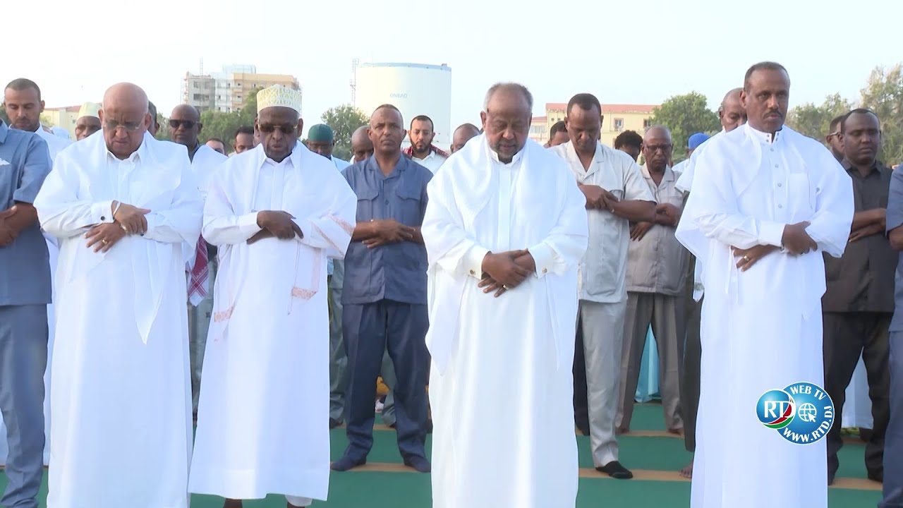 Le Président Guelleh prend part à la prière de l’Aid Al-Fitr au milieu de ses compatriotes.