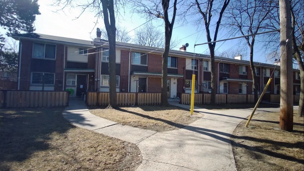 The Jungle (Lawrence Heights) Walking Tour - Toronto, Ontario, Canada