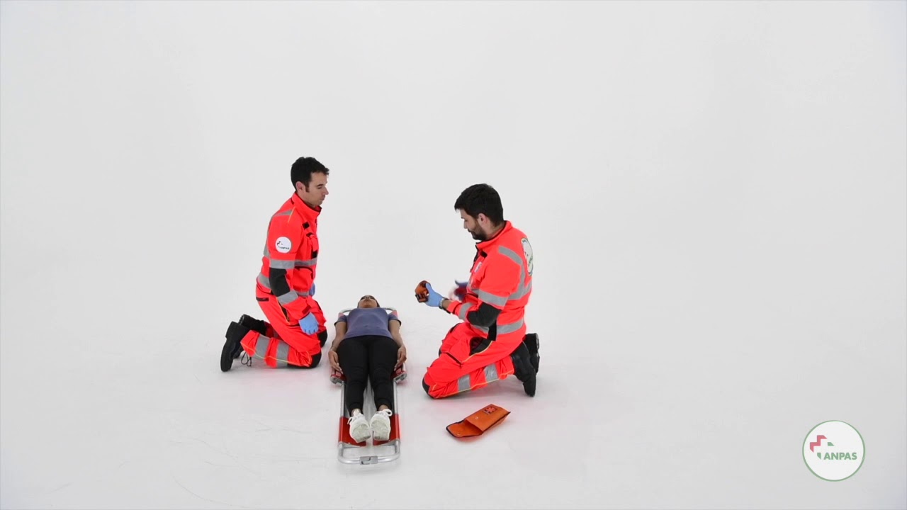 IMMOBILIZZAZIONE SU BARELLA A CUCCHIAIO DEL PAZIENTE NON TRAUMATICO - ANPAS