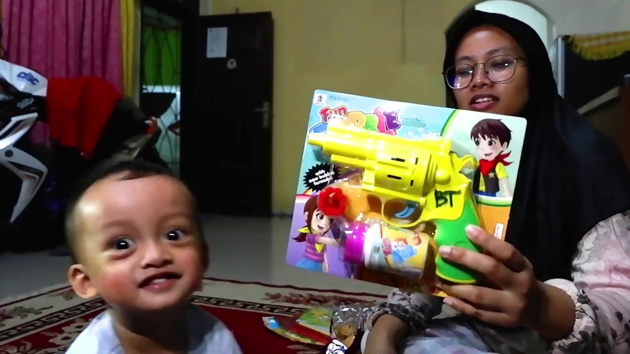 Unboxing Mainan Kereta Thomas, Papan Tulis Magnet dan Pistol Gelembung | Unboxing Mainan Saqil 2