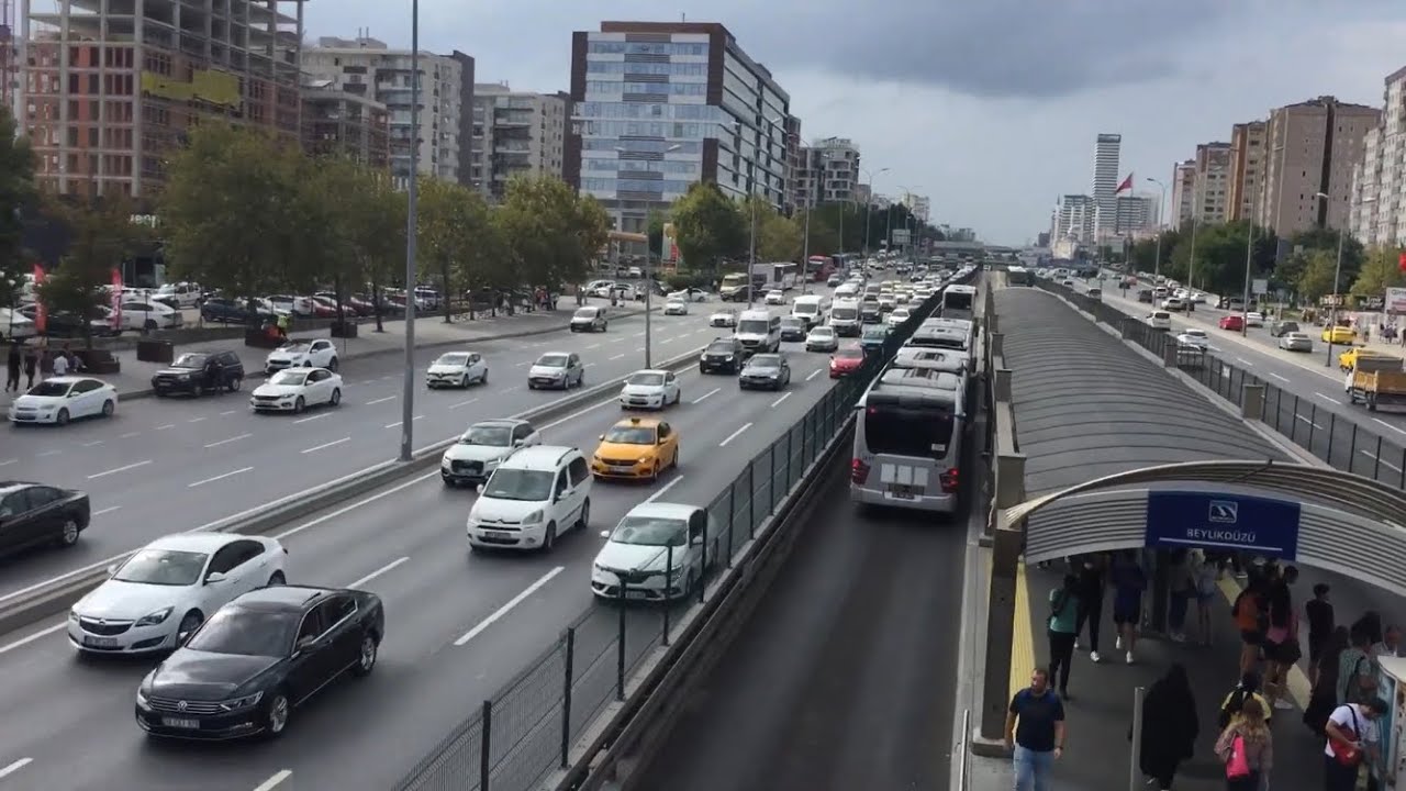 Metrobüs Beylikdüzü Cumhuriyet Mahallesi Hadımköy Yolu Tüyap Duraklar Tam Zamanlı 4K HD